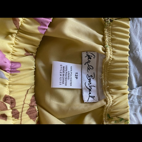 Cute floral skirt - Picture 2 of 2